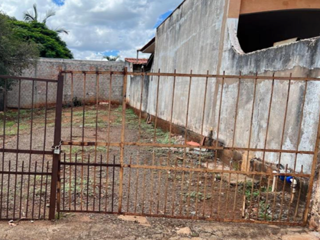 3007 - IMOVEL URBANO: Lote 09-B da Quadra 07, com area de 100,00m2, em Leopolis/PR. Limites e confrontacoes: O imovel acima cit