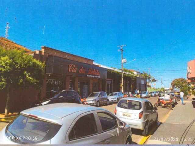 3005 - Uma area de terras urbanas, com 2.050,00 (dois mil e cinquenta) metros quadrados, construida pelo lote numero 117 (cento